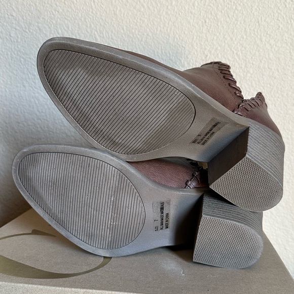 Charlotte Russe size 7 brown ankle boots booties - Picture 2 of 7